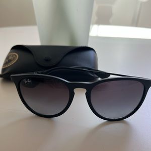Ryan Bans black sun glasses 😎